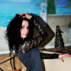 Profil von Adrienne